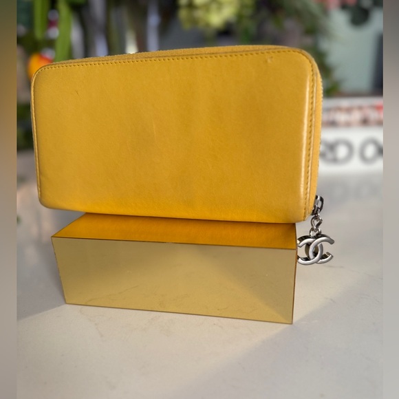 CHANEL Leather Round Zip Long Wallet Yellow - Picture 3 of 16